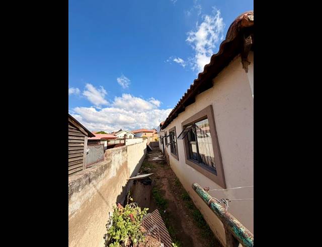 3 BEDROOM HOUSE FOR SALE IN OLIEVENHOUTBOSCH